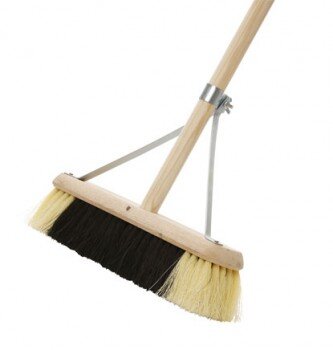 DOSCO 24" BLACK & WHITE PLATFORM BROOM COMPLETE WITH HANDLE & STAY